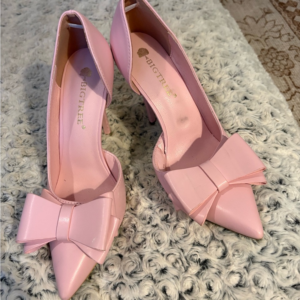 Elegant Pink Bow Heels